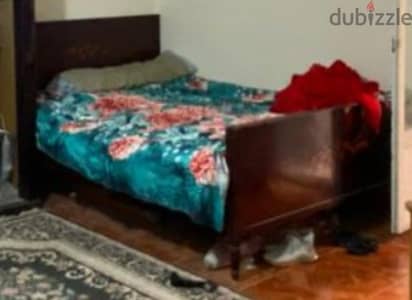 عدد ٦ سراير للبيع  فى حالة ممتازة