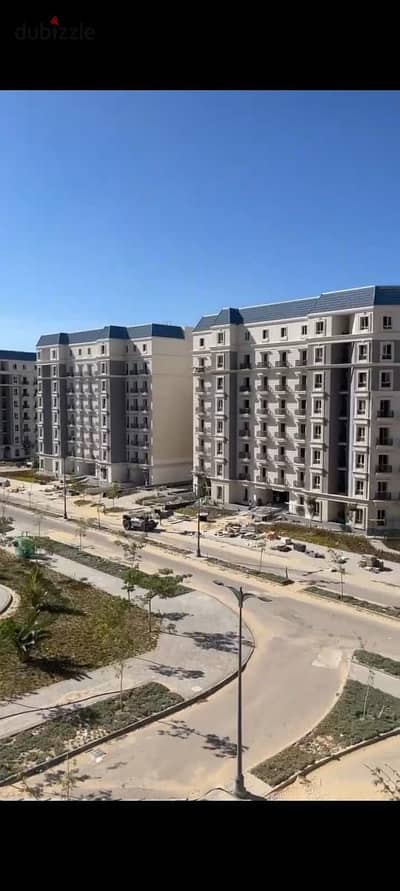 شقة للبيع في الحي اللاتيني ١٣٥متر دور ثالث  بعد ميزانين سكني يعني يعتبر الخامس موقع متميز فيوا رائع بحري الطريق استلام فوري ٢غرفة ١حمام رسبشن قطعتين ومطبخ و٢بلكونه تطل على ميدان وعلى اللاجون وعلى الطريق واجهه شمال غرب مدفوع حتي الآن ٣مليون و٣٠٠ الف والاوف