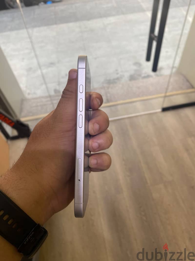iphone 16 128white used 92battry 5