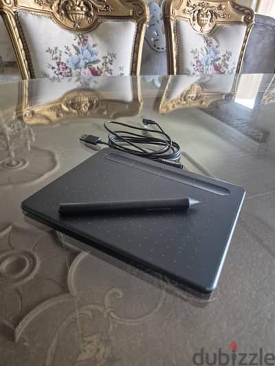 Wacom intous small black