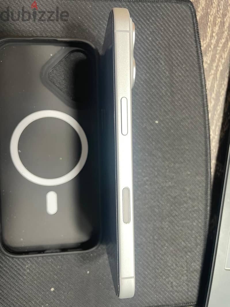 Apple - iPhone 17 4