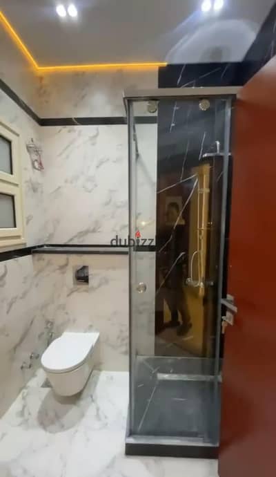شقه 220 متر للايجار بالقرنفل فيلات التجمع الاول