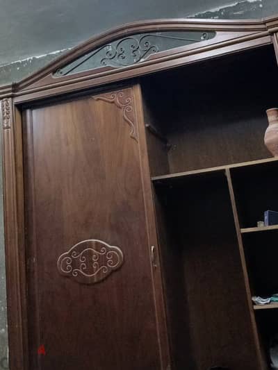 دولاب بحاله كويسه جدا