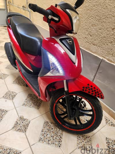 سكوتر sym st  حاله جديدة مع اسكرينة حماية