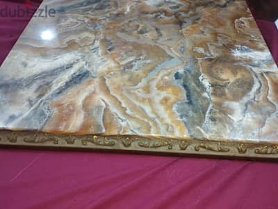 قرص ترابيزة رخام أونيكس طبيعي إطار نحاس أنتيك ثقيل مقاس 44×44