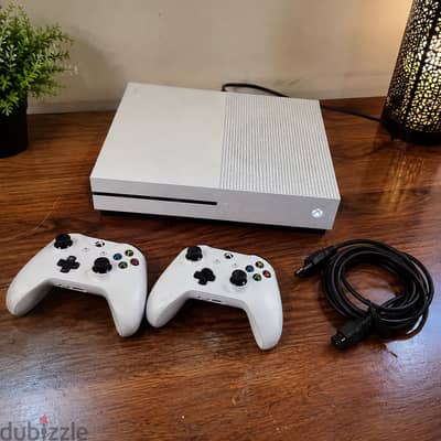 Xbox One s + 2 controllers + Fc 26