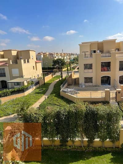 توين هاوس جاهز للسكن في كمباوند ميفيدا بالقرب من الجامعة الأمريكية | 4 غرف نوم | تشطيب كامل