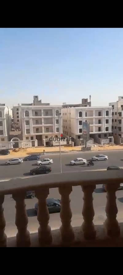 شقة للإيجار بالتجمع الخامس بموقع متميز على شارع جمال عبد الناصر بالنرجس عمارات بالقرب من محاور التجمع الرئيسية والمناطق الخدمية