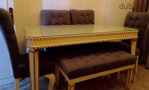 table with 4 chairs and 1 buff