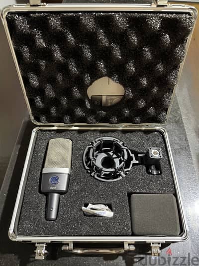 AKG Pro Audio C214 Studio Grade Professional Large Diaphragm