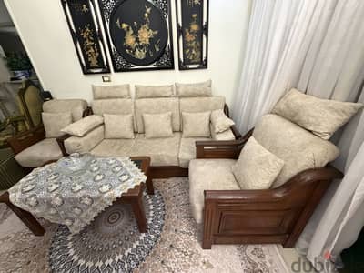 انتريه خشب زان طبيعي (كنبة 3 أفراد + 2 كرسي) – بحالة ممتازه