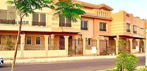 شقه لقطه للايجار في ارقي كمبوند بالشروق  بمساحه 223م بعلي طريق السويس