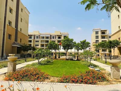 Duplex for sale with a private roof terrace, 50% cash discount, in a prime location in Mostakbal City, in Sarai Compound, next to Madinaty and minutes