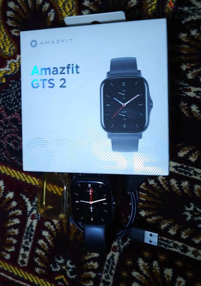 Amazfit GTS 2 بحالة ممتازة – بالكرتونة والشاحن الأصلي