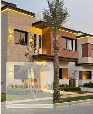 تاون هاوس للبيع بتصميم unique بمقدم 10% فقط وبدون اي فوايد بالقاهره الجديده في قلب الجولدن سكوير