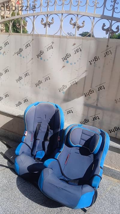 2 car seats