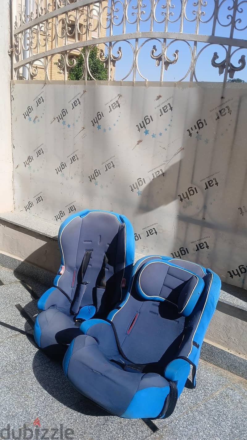 2 car seats 1