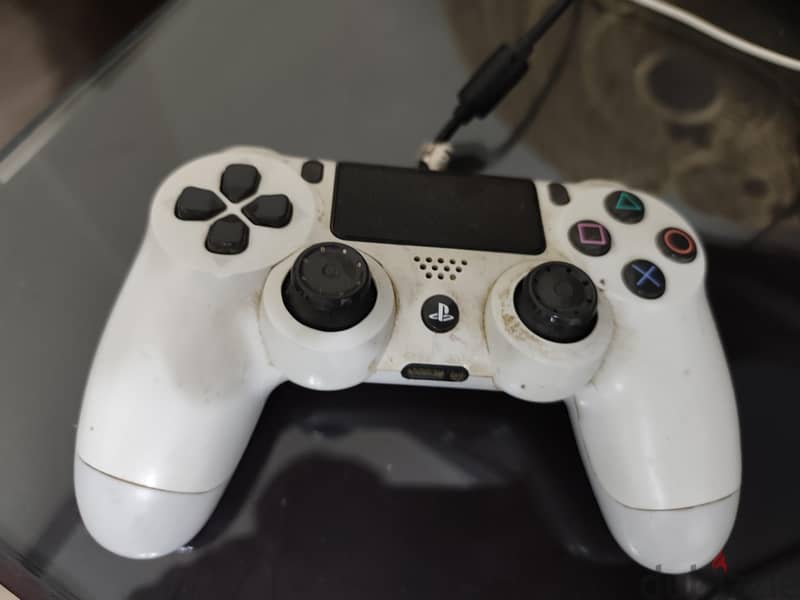 playstation 4 from uk with two controllers 1