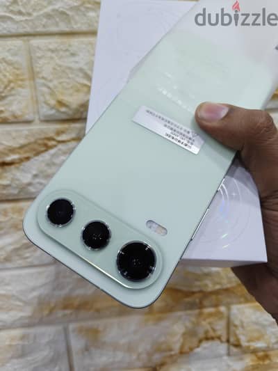 Honor 600 Pro 512 giga 12 ram  النسخه الصيني المميزه
