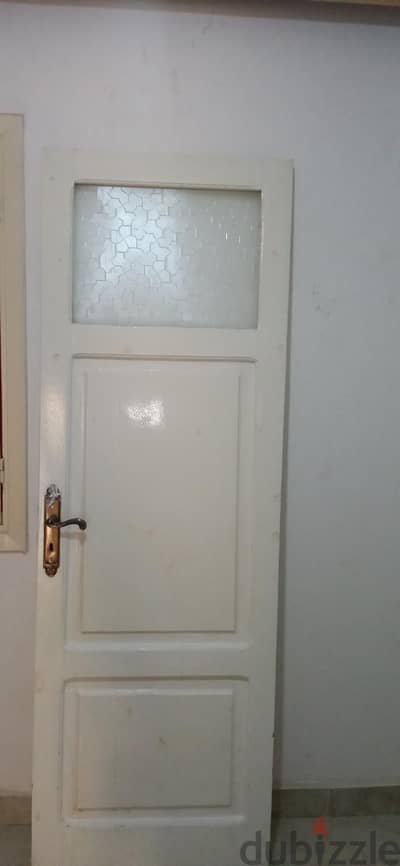 باب خشبي بحاله ممتازه  01200418579