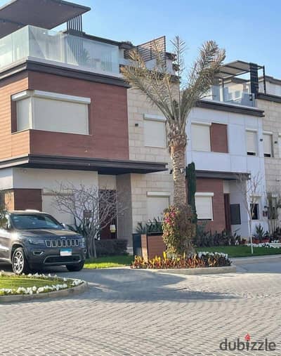 بالسعر القديم فيلا في كمبوند ازار ب التجمع دقايق من الجامعة الامريكية فيو مميز علي اللاند سكيب و مساحات خضراء واسعة