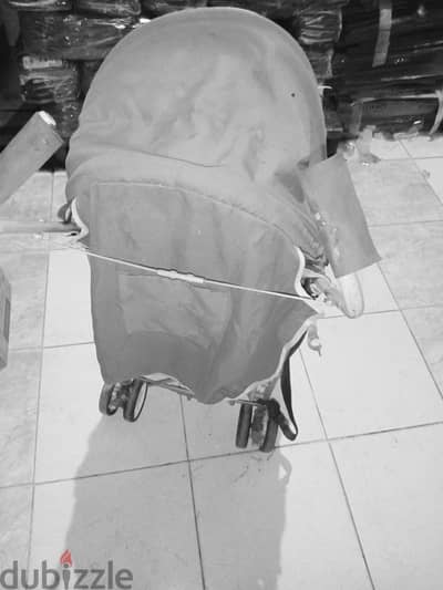 عربة اطفال كلها سليمه استعمال كام مرة بس 01555238090