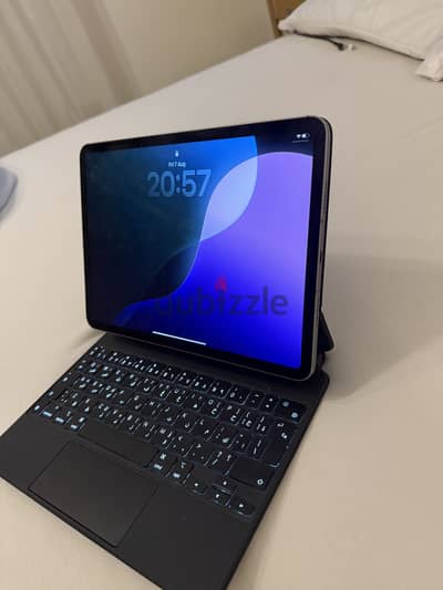 Apple Ipad Pro 11 Inch 4th generation Cellular M2 128 + Magic Keyboard