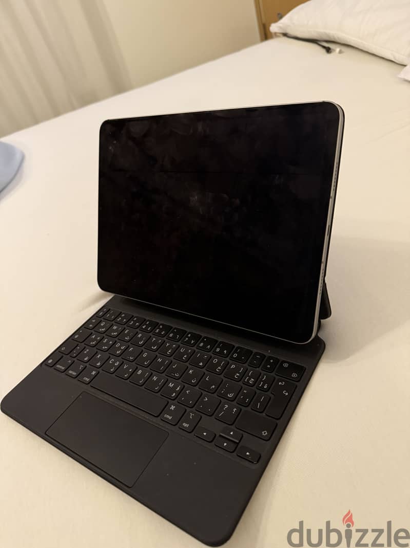 Apple Ipad Pro 11 Inch Cellular M2 128 4th generation + Magic Keyboard 1