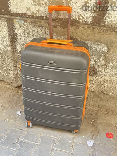 شنطه جديده نوڤل حاله الزيرو داخل وخارجه
