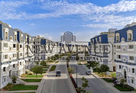 Ready to move Penthouse for sale at Mountain view Hyde Park Prime location pool Ultra super lux finishing