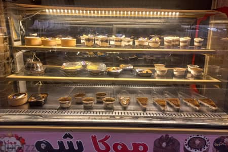 ثلاجة عرض  حلويات و منتجات ألبان