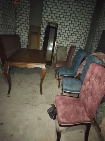 سفرة و ٤كراسي ونيش مستعمل للبيع