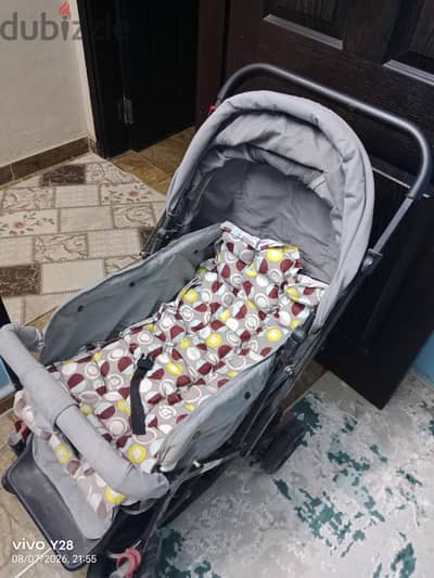 عربة أطفال استعمال قليل جدا