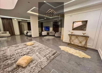 فيلا تاون هاوس كورنر للبيع + Private Pool متشطبه بالكامل USL علي اهم المحاور الرئيسيه بالقرب من بالم هيلز التجمع الخامس في القاهرة الجديده
