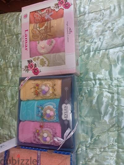 طقمين فوط وطقم سرير