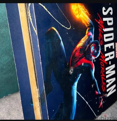 play station 4 slim مع مجموعه العب مميزه  ودراعين  اصلين