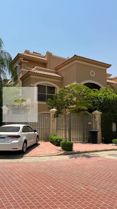 فيلا للبيع بسعر الكاش جاهزة للاستلام علي المفتاح بجاردن كبيرة في كمبوند الباتيو 5 ايست الشروق