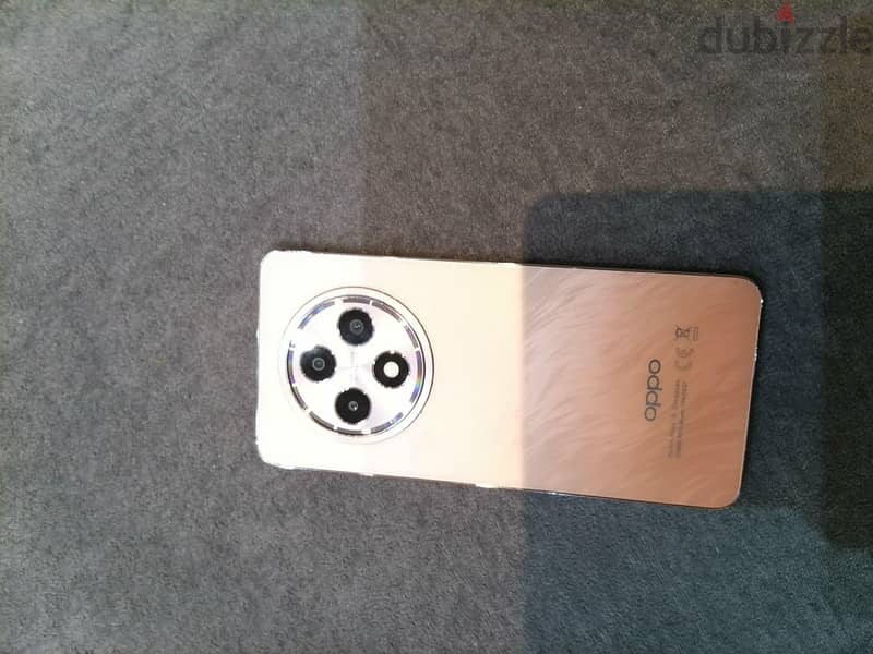OPPO Reno12 F 3