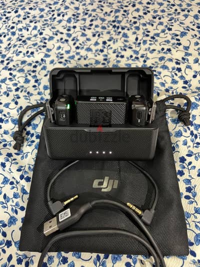 مايك DJI Mic الشامل (بيشتغل على الكاميرا، الآيفون، والأندرويد)