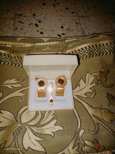 طاقم للبدله والجراافته