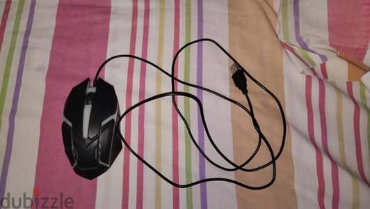 ماوس بحاله جيده جدا لكن يوجد تهنيج بسيط في ال roll بتاعت الماوس