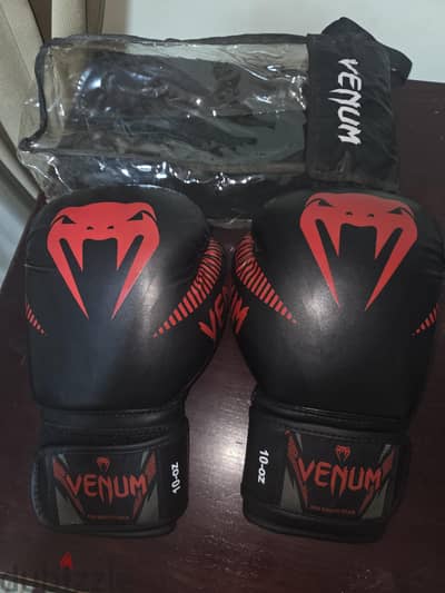 Venom Boxing Gloves 10 oz