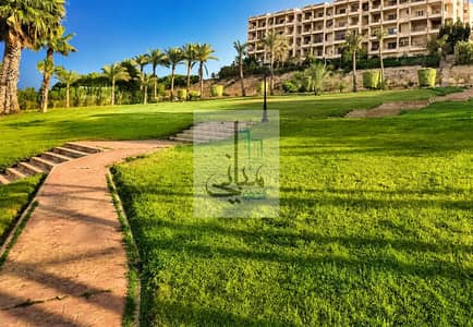 Ground-floor apartment with a garden in the Zayed 2000 compound; 160 sqm, including kitchen and air conditioning.