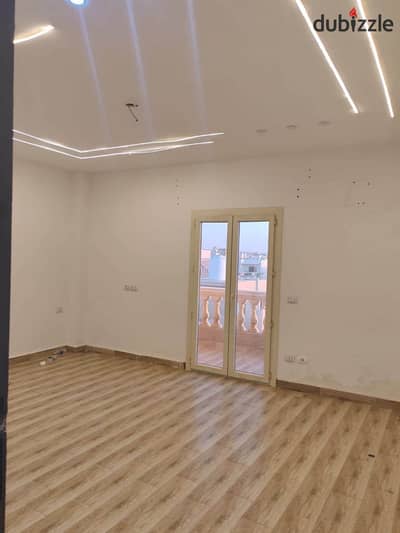 For rent in the fifth settlement in the Nargis Villas, Nargis 2, open view garden next to the Dusit and on Al-Teseen Street. Apartment 250 meters, 3 rooms and 2 bathrooms, super lux finishing, third floor, no elevator. For communication, WhatsApp at 01099357245