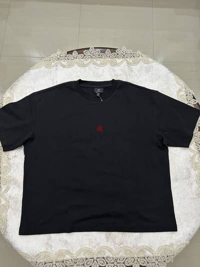 H and m basic black tshirt size xl