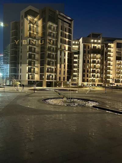 شقة Luxury للبيع في أبراج ZED West الشيخ زايد بإطلالة مباشرة على ZED Park، تشطيب Ultra Super Lux شامل التكييفات، 2 غرفة نوم + غرفة ناني بحمام، حمامات