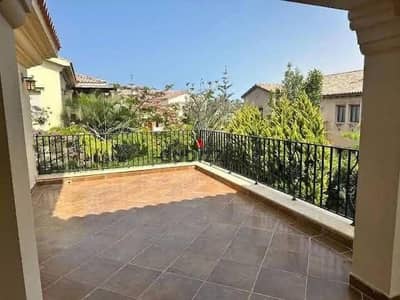 Villa for sale in Madinaty, Sarai compound with exceptional location, wall to wall with Madinaty | Private garden | 5% down payment and installment up to 12 years | Unrepeatable investment and residential opportunity