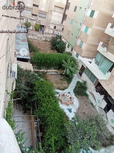 شقه للبيع بالفرش والأجهزة فى العجمي شاطئ النخيل في قلب الخدمات والأسواق بجوار فتح الله ماركت
