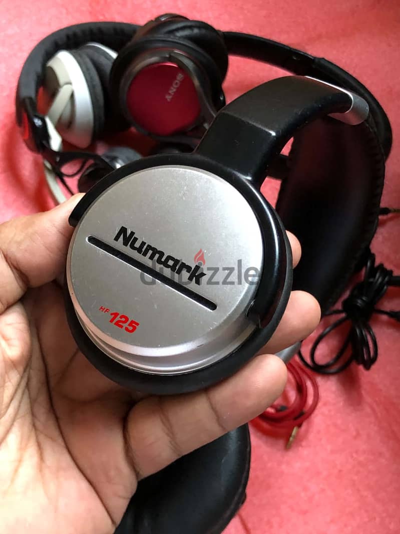 Headphones V-MODA SONY BOSE NUMARK 4