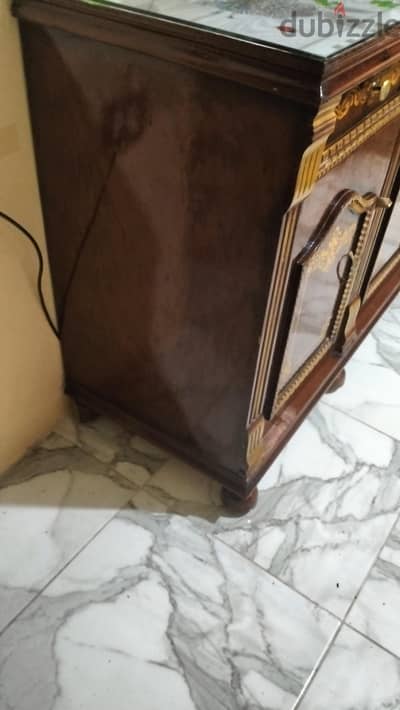 بوفيه متر ونص عموله